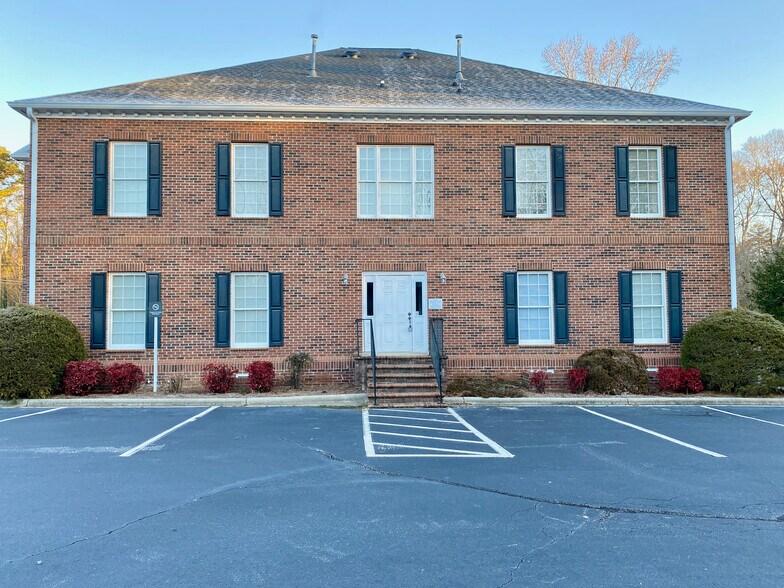 More Photos Of 1107 Statesville Blvd, Salisbury Medical For Lease