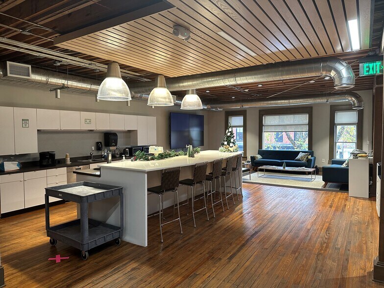 More Photos Of 21 S Front St, Wilmington Office For Lease