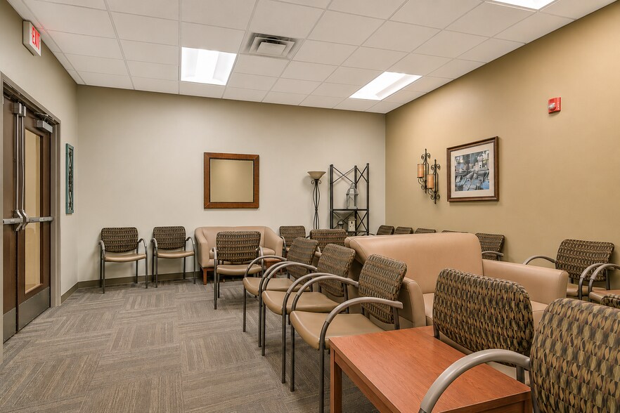 More Photos Of 400-444 Clinchfield St, Kingsport Medical For Lease