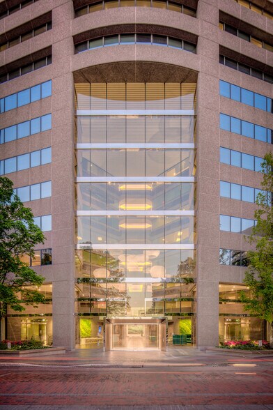 More Photos Of 2345 Crystal Dr, Arlington Office For Lease