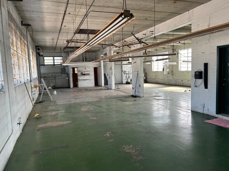 More Photos Of 1212 NE 26th St, Wilton Manors Freestanding For Sale