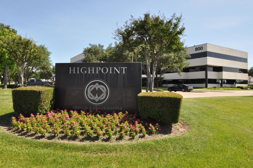 More Photos Of 800 W Arbrook Blvd, Arlington Medical For Lease