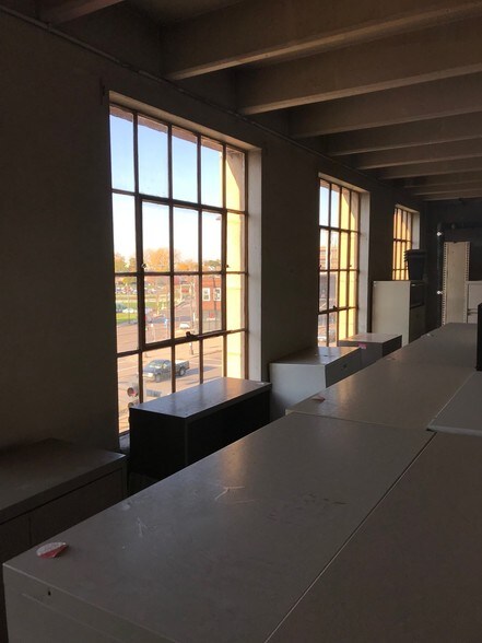 More Photos Of 2441 W University Ave, Saint Paul Loft Creative Space For Lease