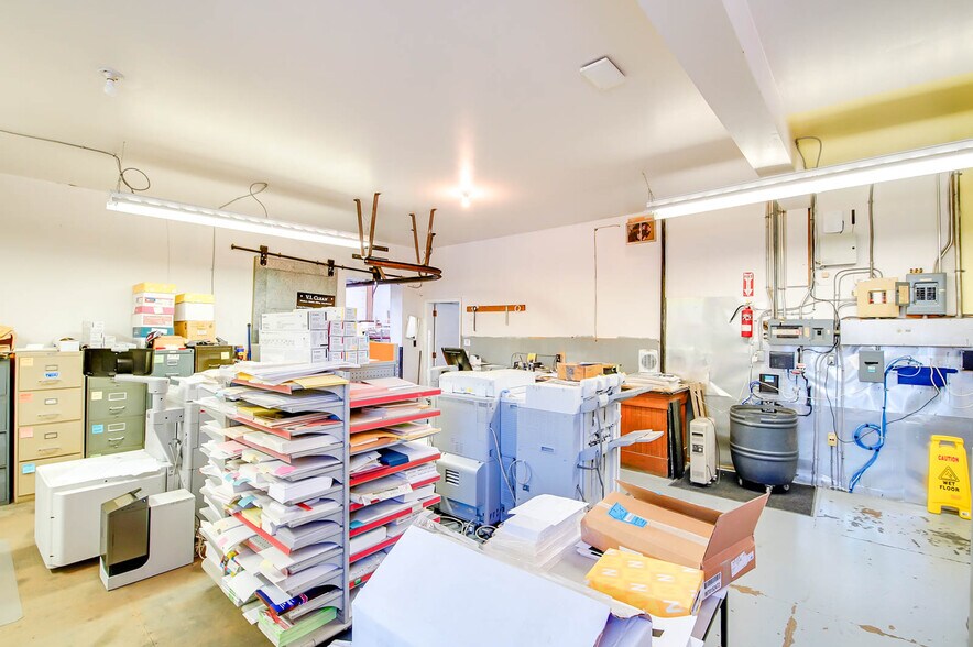 More Photos Of 4918 Napier St, Port Alberni Flex For Sale