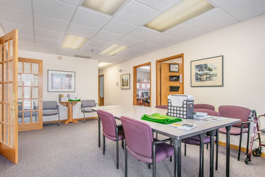 More Photos Of 3050 Commerce Dr, Fort Gratiot Office For Sale