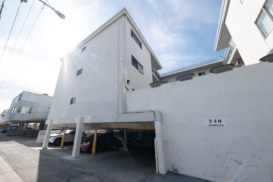 More Photos Of 240 S Doheny Dr, Beverly Hills Apartments For Sale