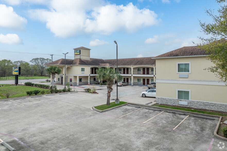 More Photos Of 5525 7th St, Bay City Hotel For Sale