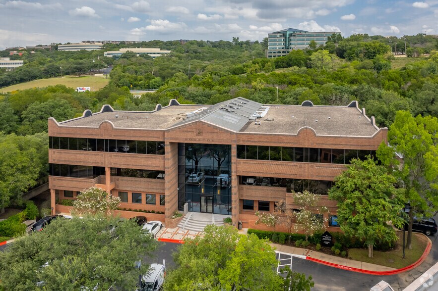 More Photos Of 9015 Mountain Ridge Dr, Austin Medical For Lease