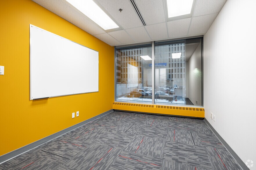 More Photos Of 100 Metcalfe St, Ottawa Office For Lease