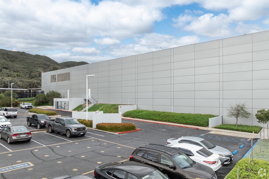 More Photos Of 41915 Business Park Dr, Temecula Light Manufacturing For Sale