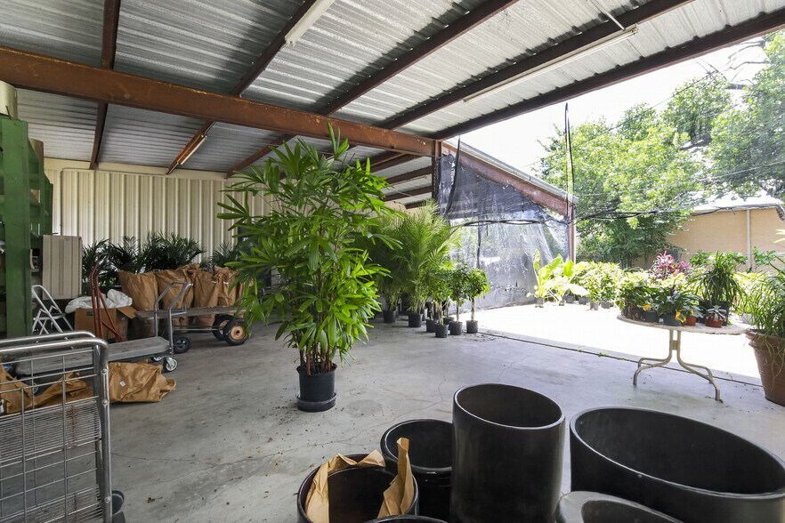 More Photos Of 2920 Dairy Ashford Rd, Houston Showroom For Sale