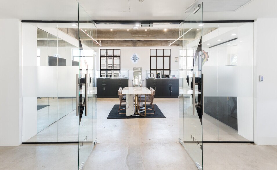 More Photos Of 742-748 S Hill St, Los Angeles Loft Creative Space For Lease