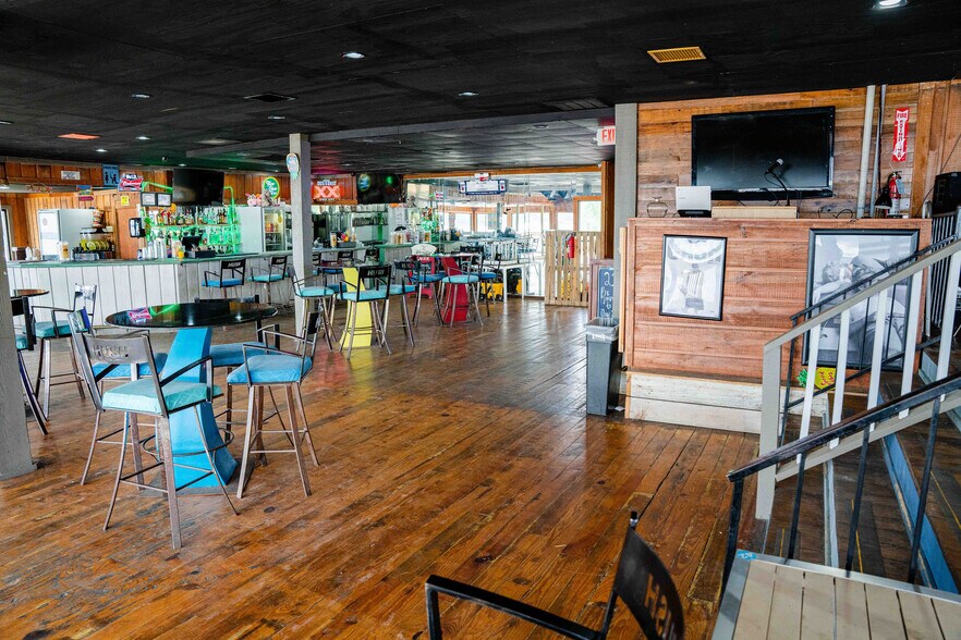 More Photos Of 371 Navaho Trl, Onalaska Hotel For Sale