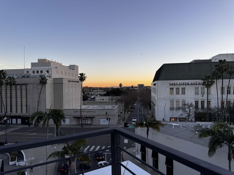 More Photos Of 9632-9648 Brighton Way, Beverly Hills Restaurant For Lease