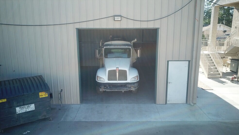 More Photos Of 11185 Roswell Ave, Pomona Warehouse For Lease