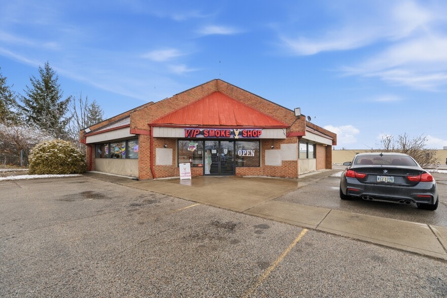 Primary Photo Of 9124 Plainfield Rd, Cincinnati Freestanding For Sale