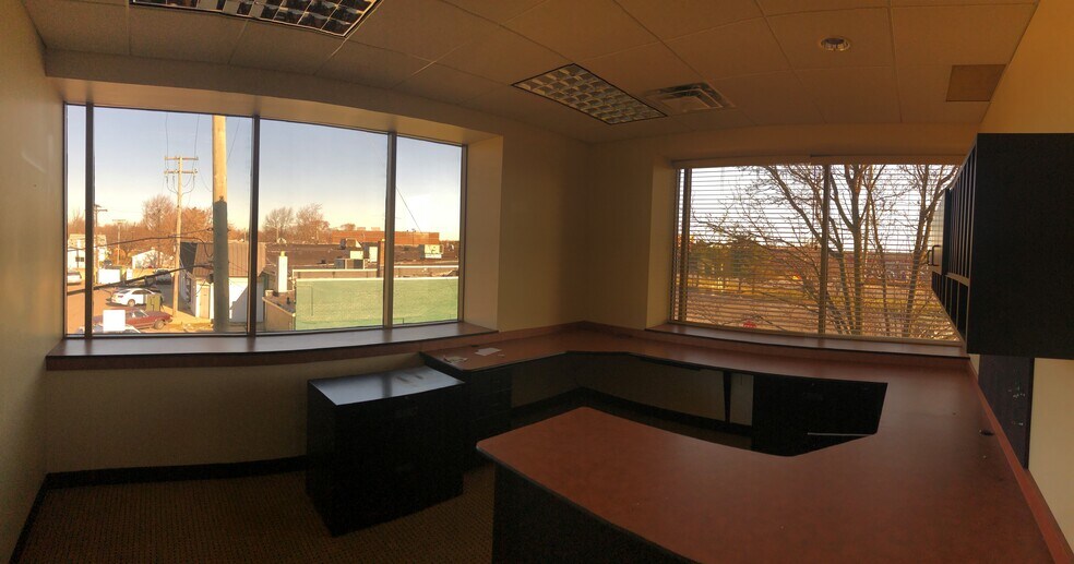 More Photos Of 27085-27087 Gratiot Ave, Roseville Office For Lease