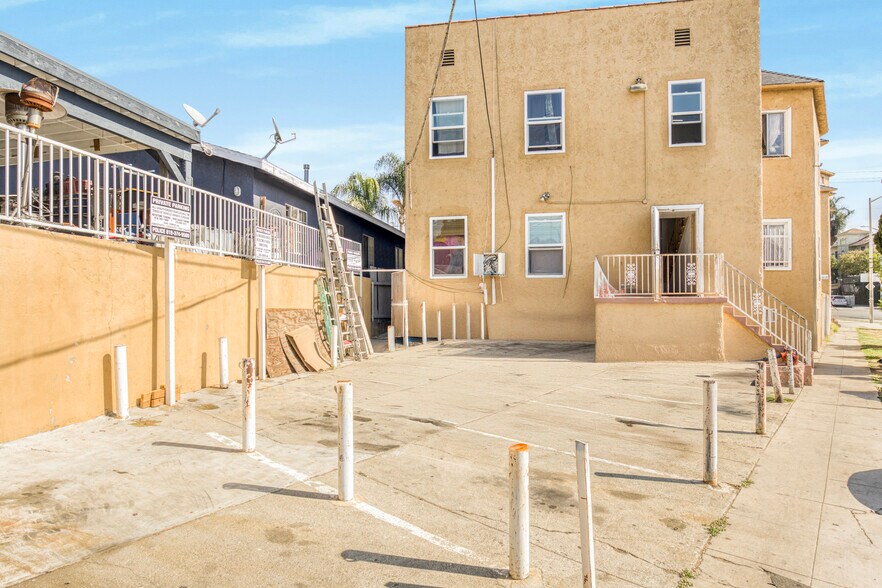 More Photos Of 3209 Dobinson St, Los Angeles Apartments For Sale