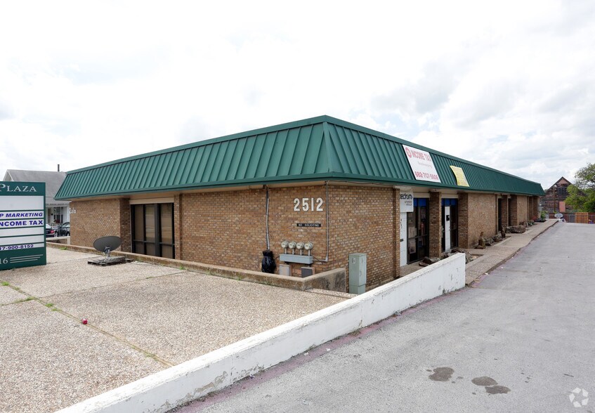 More Photos Of 2512-2516 Oakland Blvd, Fort Worth Office For Sale