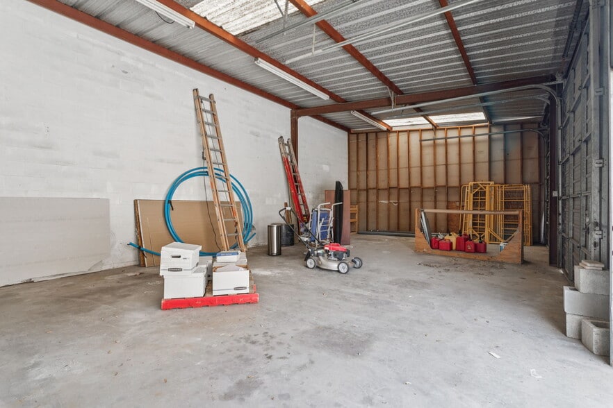 More Photos Of 4808 N Hubert Ave, Tampa Warehouse For Lease