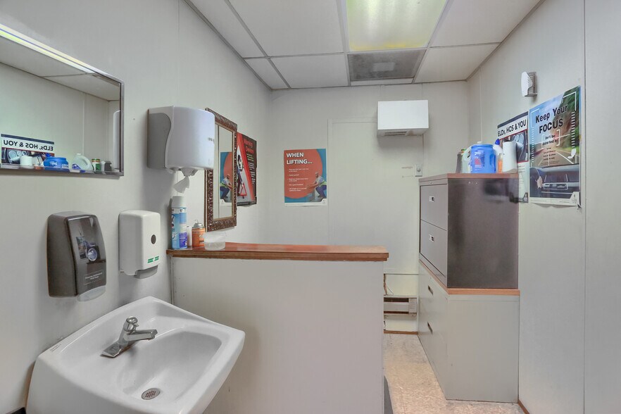 More Photos Of 98 Sproul St, McKees Rocks Truck Terminal For Sale