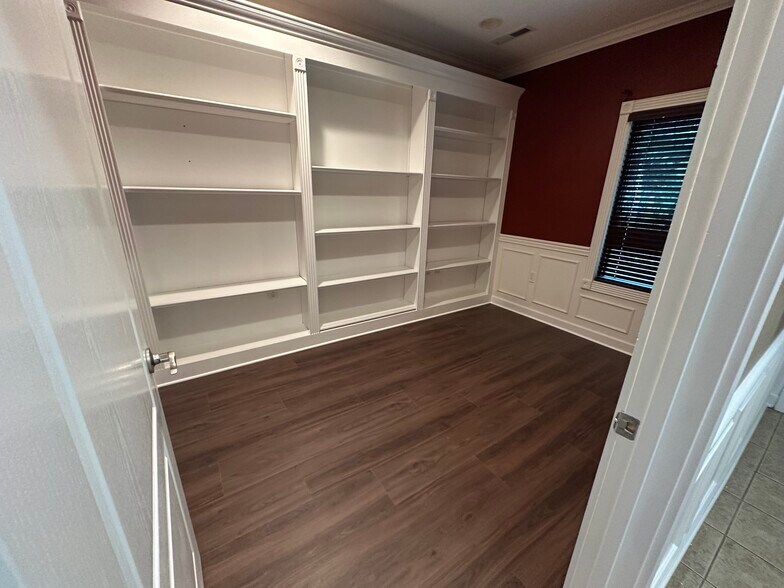 More Photos Of 1011 Lehman Ave, Bowling Green Office For Lease