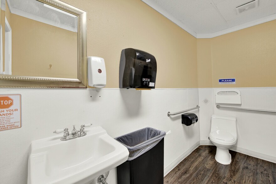 More Photos Of 830 Main St, Red Bluff Freestanding For Sale