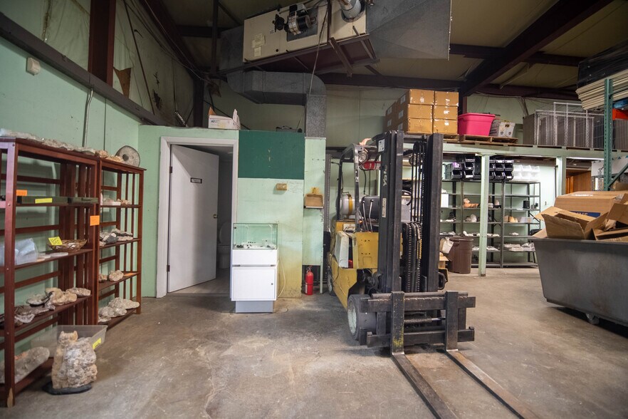 More Photos Of 300 Taugwonk Rd, Stonington Warehouse For Lease