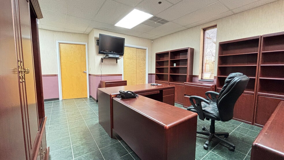 More Photos Of 475 Business Park Ln, Allentown Warehouse For Sale