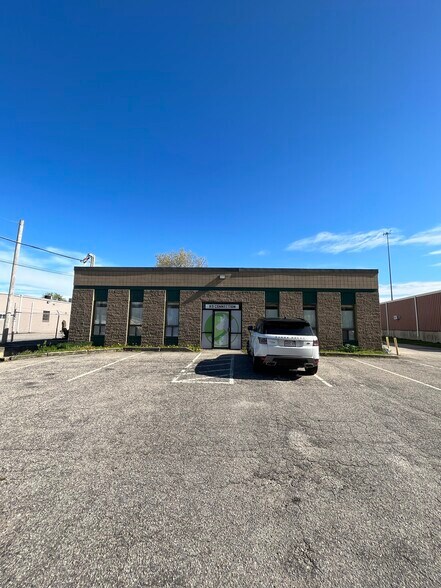 More Photos Of 60 Minnesota Ave, Warwick Warehouse For Lease