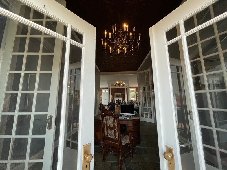 More Photos Of 117 N Jefferson Ave, Eatonton Storefront For Sale