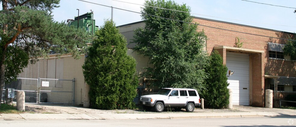 More Photos Of 1040 9th Ave, Grafton Flex For Sale