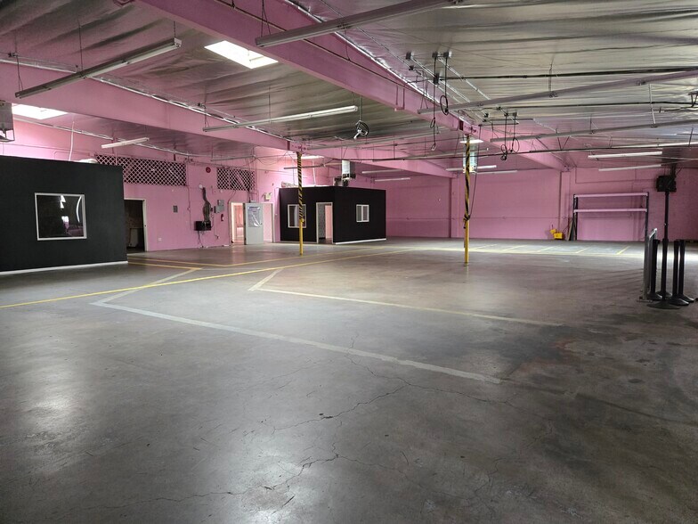 More Photos Of 2205 N Hollywood Way, Burbank Service For Lease