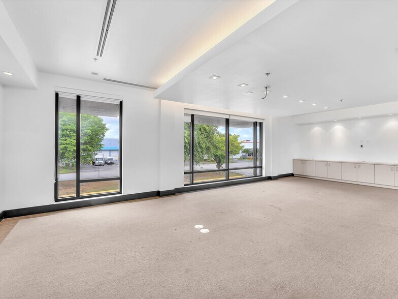 More Photos Of 2797 NW 105th Ave, Miami Warehouse For Lease