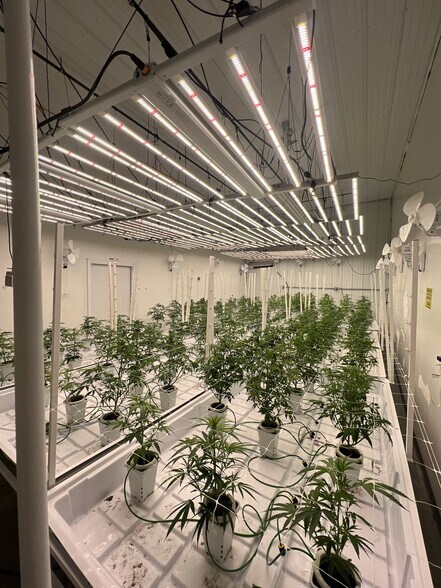 More Photos Of 1464 Auburn Rd, Turner Manufacturing For Sale