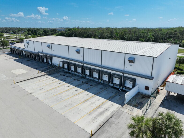 More Photos Of 3843 Ironbridge Blvd, Fort Myers Distribution For Lease