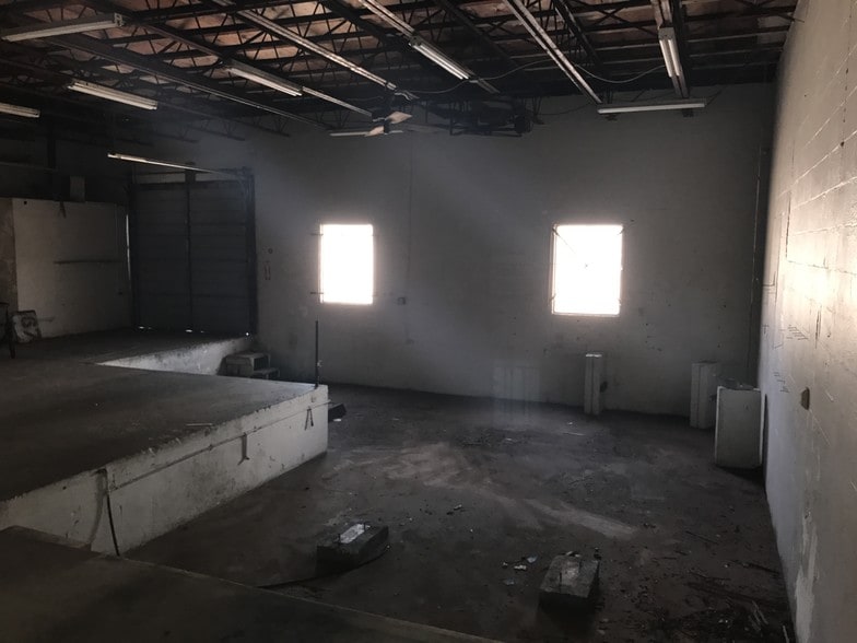 More Photos Of 2280-2290 Fowler St, Fort Myers Freestanding For Sale