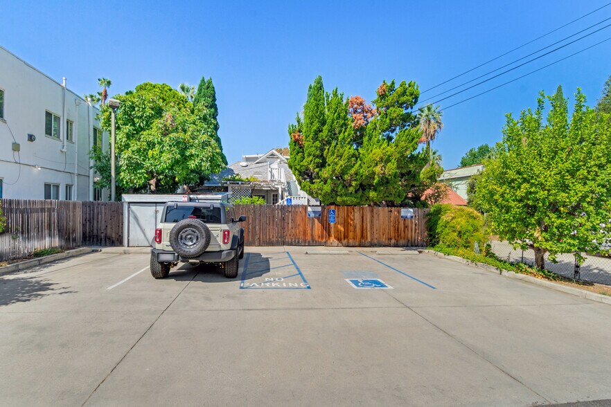 More Photos Of 325 Cajon St, Redlands Freestanding For Sale