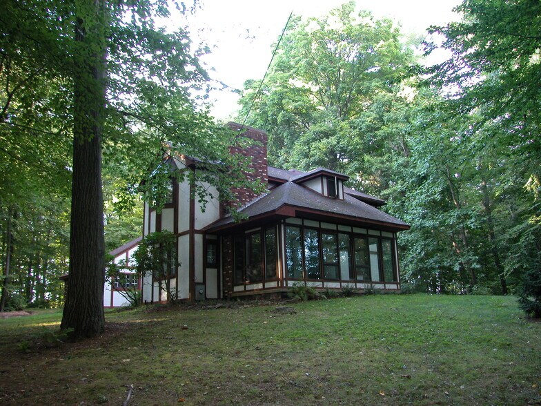 More Photos Of 37-60 Blackburn Rd, Selkirk Apartments For Sale