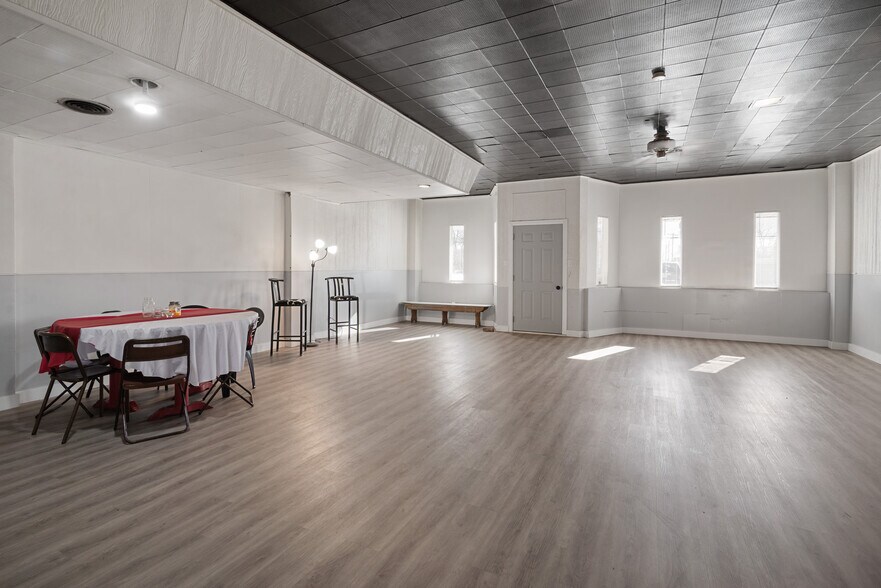 More Photos Of 10118 Eagle St, Dearborn Industrial For Sale