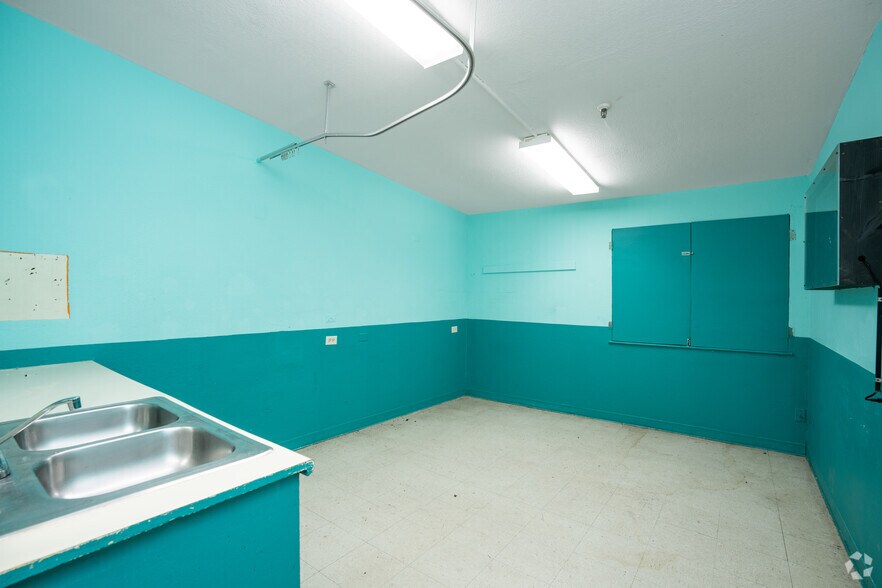More Photos Of 1415 W Washington St, Brownsville Healthcare For Sale