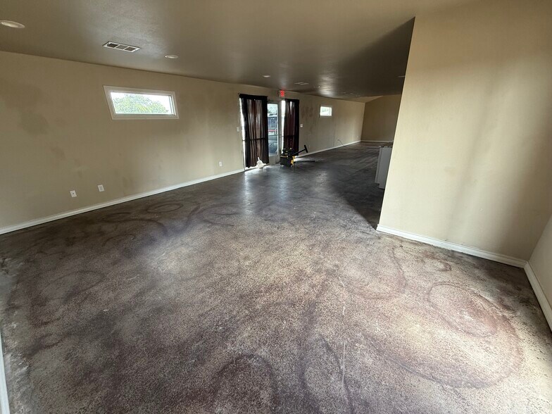 More Photos Of 8400 N State Highway 16, Poteet Office For Lease