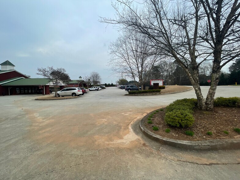 More Photos Of 401 Zion Church Rd, Braselton Sports And Entertainment For Lease