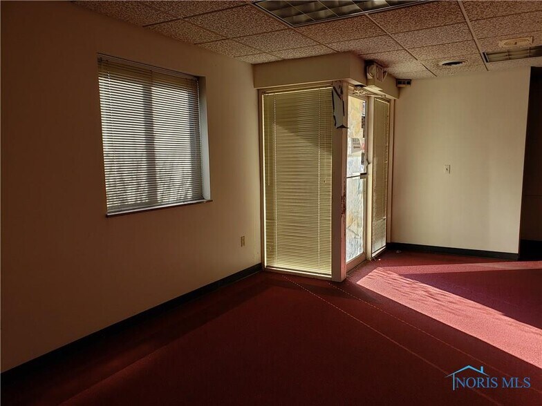 More Photos Of 410 Ryder Rd, Toledo Office For Sale