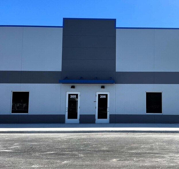 More Photos Of 16103 Lee Rd, Fort Myers Light Manufacturing For Lease