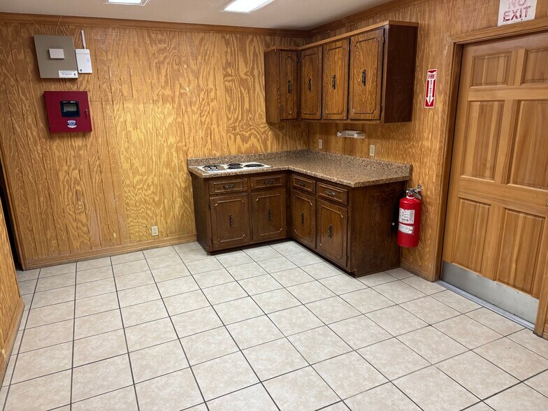 More Photos Of 4745 Fannett Rd, Beaumont Industrial For Lease