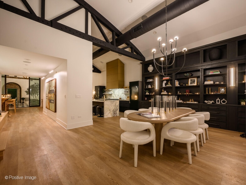 More Photos Of 2733 N Pulaski Rd, Chicago Showroom For Sale