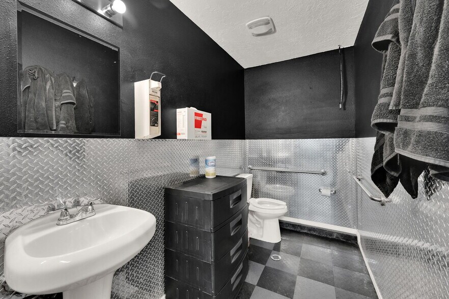 More Photos Of 51 N Hale St, Grantsville Auto Repair For Sale