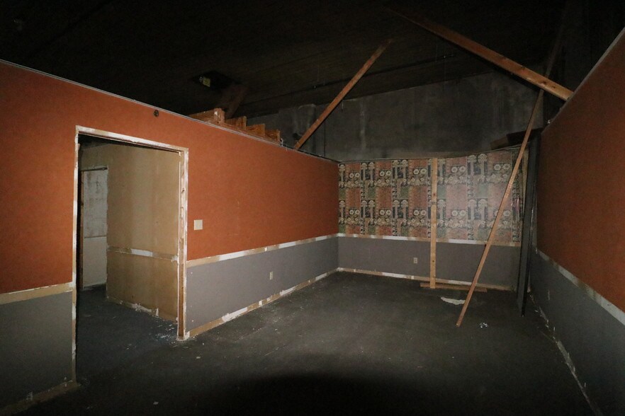 More Photos Of 305 8th St, Augusta Freestanding For Sale