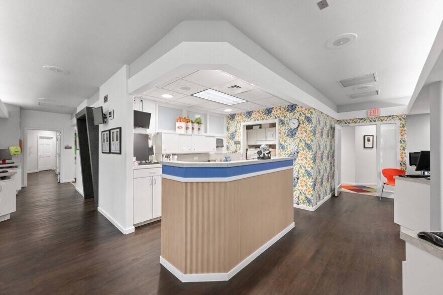 More Photos Of 5718 Balcones Dr, Austin Medical For Sale